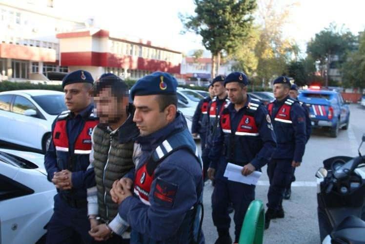 <p>Postkabasakal Mahallesi'nde dere içinde Hakkulu'nun cesedi vatandaşlarca bulundu. Yapılan otopside Mustafa Hakkulu'nun tabanca ile ensesinden vurularak öldürüldüğü ortaya çıktı.</p>
<p> </p>