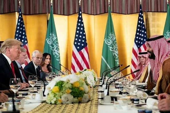 <p>Bu arada, altı kaynağa göre Washington ve Riyad, Trump'ın seyahatini büyük ölçüde ekonomik ortaklığa ve diğer bölgesel meselelere odaklayacak.</p>