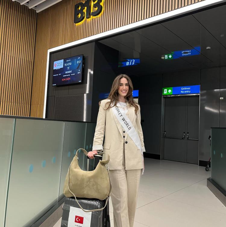 <p><span style="color:#800000"><strong>TÜRKİYE'Yİ TEMSİL EDECEK</strong></span></p>
<p><span style="color:#000000">Miss Turkey 2024 ünvanını alarak tacın sahibi olan Bilgen, 72. Miss World yarışmasında Türkiye'yi temsil etmek için Hindistan'a gitti. </span></p>