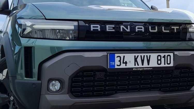 <p>6 ileri manuel şanzımanla sunulan bu versiyon, şehir içi kullanımda ekonomik sürüş arayanlar için ideal. Diğer yandan, 1.6 litrelik tam hibrit motorla gelen E-Tech 145 hp versiyonu ise daha çevreci ve konforlu bir sürüş sunarken, MultiMode otomatik şanzıman sayesinde özellikle yoğun trafikte sürücüye büyük kolaylık sağlıyor.</p>
<p> </p>