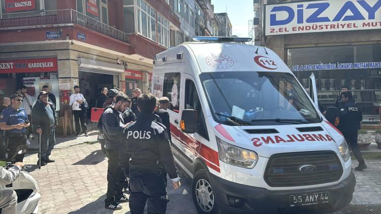 <p>Bu sırada yakındaki kahvehanede oturan <strong>Doğan A.'ya</strong> da kurşun isabet etti. </p>
