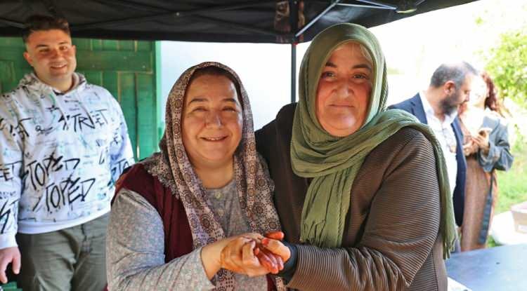 Gülsüm ana, kimliği belirsiz felçli Rus gence anne oldu! Hikayesi Oscar'a hazırlanıyor