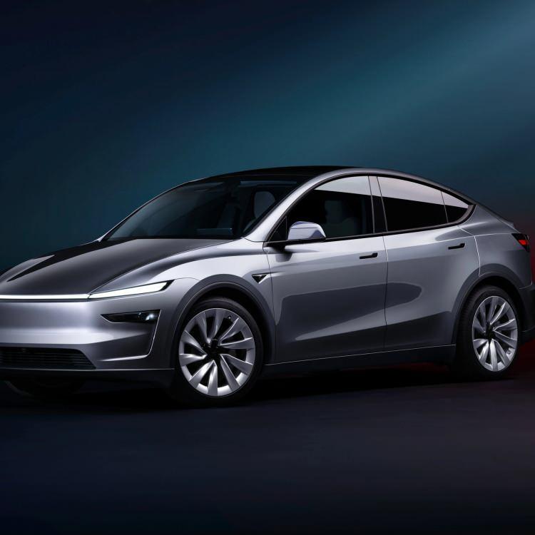 <p>Tesla, özellikle Türkiye’de yoğun ilgi gören uygun fiyatlı Model Y Standard Range (SR) versiyonu için satış tarihlerini duyurmuştu. Açıklamaya göre sınırlı sayıdaki araçlar 7 Mayıs, 9 Mayıs ve 14 Mayıs tarihlerinde, saat 18.00 itibarıyla çevrim içi sistem üzerinden satışa açılacak.</p>
<p> </p>