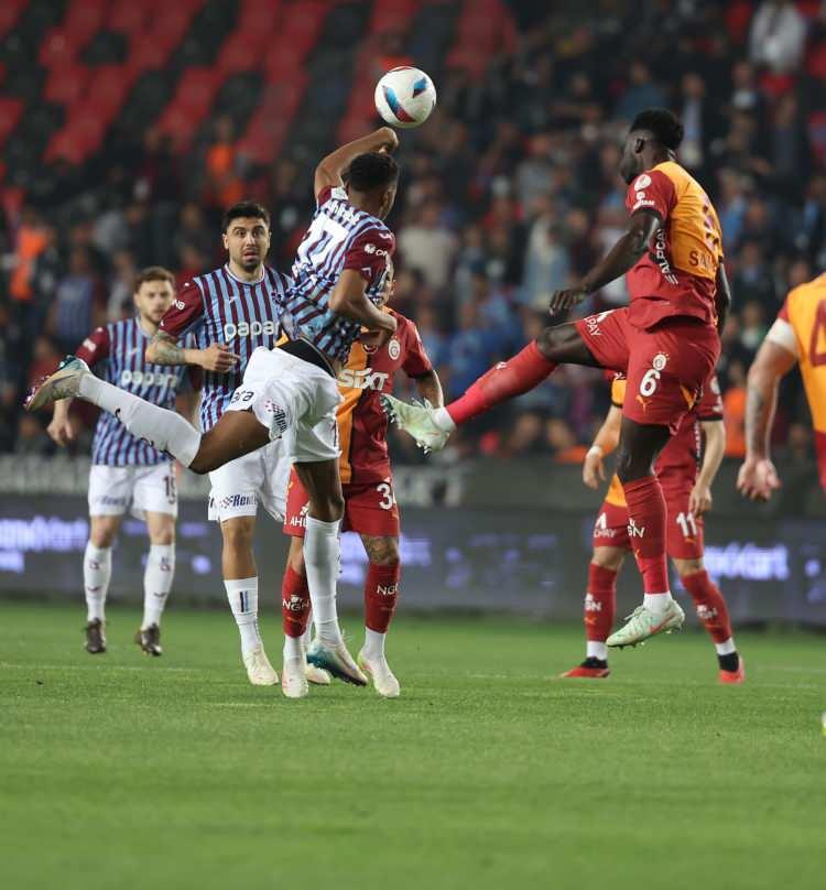 <p>İşte karşılaşmadan ilgi çeken kareler: </p>
