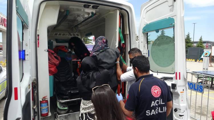 <p>Olayın bildirilmesi üzerine bölgeye polis, sağlık ve zabıta ekipleri sevk edildi. Yaralı kadın ambulansla hastaneye kaldırılırken, köpek ise hayvan barınağına götürüldü.</p>

<p> </p>
