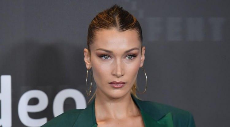 <p><span style="color:#800080"><strong>İKİNCİ BİR KİŞİLİK EDİNMİŞ</strong></span></p>

<p>Çalışan Bella'ya <strong>"Belinda"</strong> diye isim taktığını ve işini yaparken başka bir persona yarattığını ifade ediyor.</p>
