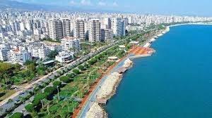 <p><span style="color:#B22222"><strong>8- MERSİN</strong></span></p>
<p> </p>
<p>Mersin, konumu nedeniyle yatırımcıların beğendiği şehirlerden.</p>
<p> Dünyanın en iyi 100 limanı arasına giren Mersin Limanı'na da sahip Mersin şehri, yatırımcıların favorilerinden olmaya aday.</p>