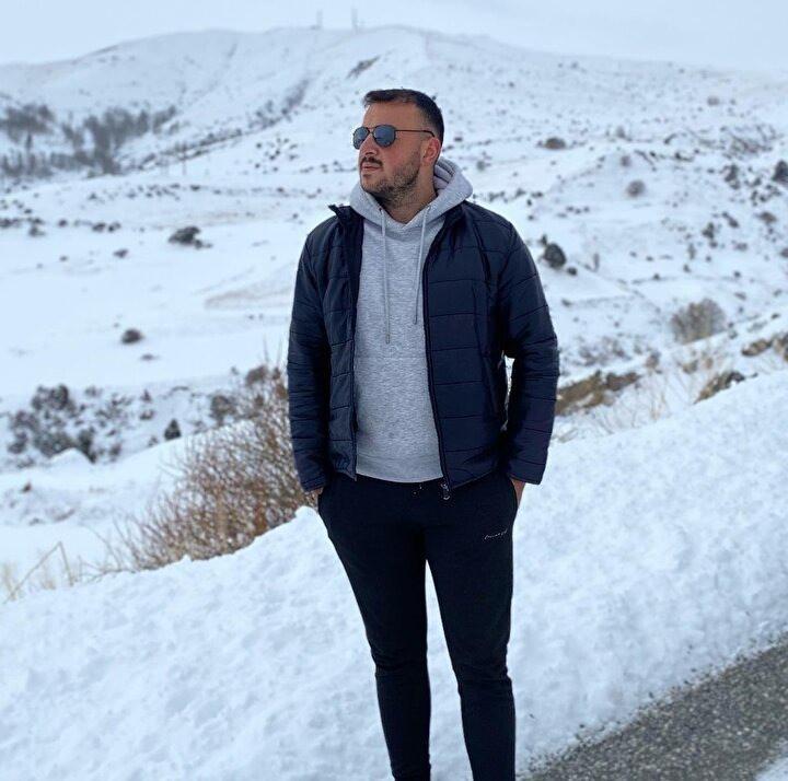<p>Şu anda Bursa’da yaşayan genç sanatçı, bir dönem çiftçilikle uğraştığını, 19-20 yaşlarına kadar bu işle meşgul olduğunu belirtti. </p>