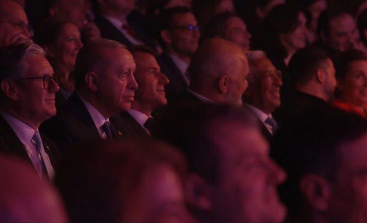 <p>Avrupa Birliği (AB) ülkeleri ile Birlik dışındaki Avrupa ülkelerinin oluşturduğu Avrupa Siyasi Topluluğunun (AST) 6'ncı zirvesi, kıtanın güvenliği ve değişen dünyada ortak geleceğinin gözden geçirilmesi konularını ele almak üzere <strong>Arnavutluk'un başkenti Tiran'da başladı.</strong></p>