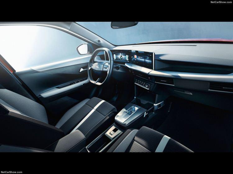 <p>Opel’in B-SUV segmentindeki yeni temsilcisi Frontera, Türkiye yollarına çıkıyor.</p>