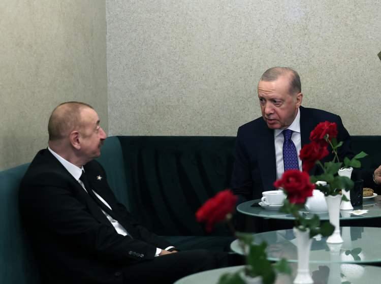 <p>Cumhurbaşkanı Erdoğan, Azerbaycan Cumhurbaşkanı Aliyev ile bir araya geldi. </p>

