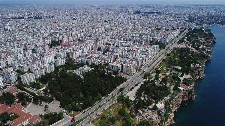 <p>Ev arayan vatandaşlar , artık güneydeki ilçelerden uzak durarak fay hattına uzak ve zemini sağlam kuzey ilçelere yöneliyor.</p>
<p> </p>