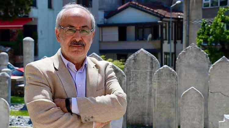 <p><span style="color:#000000"><strong>Bursa Uludağ Üniversitesi Fen-Edebiyat Fakültesi Orta Çağ Tarihi Ana Bilim Dalı Öğretim Üyesi Prof. Dr. Hasan Basri Öcalan, AA muhabirine yaptığı açıklamada, Sinan Bey'in hayatı hakkında çok fazla bilgi olmadığını, 15-16. asır yazarlarından Gelibolulu Mustafa Ali'nin Menakıb-ı Hünerveran adlı eserinde bazı bilgiler yer aldığını aktardı.</strong></span></p>