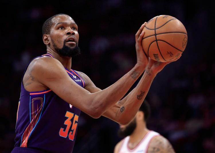 <p><span style="color:#B22222"><strong>10.Kevin Durant, basketbol: </strong></span></p>
<p> </p>
<p>101,4 milyon dolar (76,2 milyon £)</p>
<p> </p>
