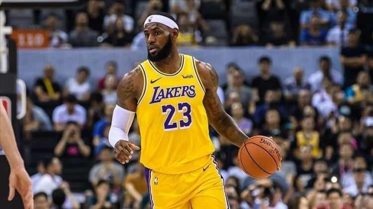 <p>6.LeBron James, basketbol: </p>

<p> </p>

<p>133,8 milyon dolar (105,5 milyon sterlin)</p>

<p> </p>
