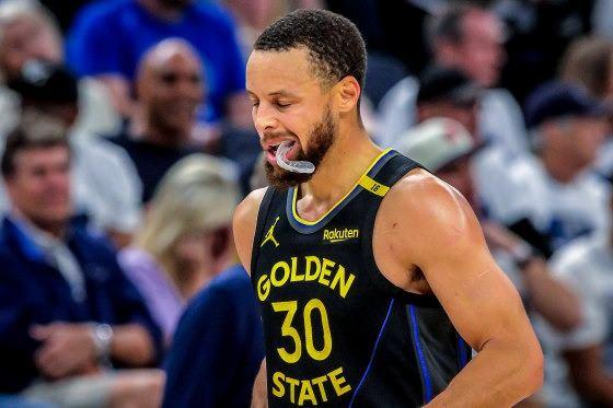 <p><span style="color:#B22222"><strong>2.Stephen Curry, basketbol: </strong></span></p>
<p> </p>
<p>156 milyon dolar (117,2 milyon sterlin)</p>