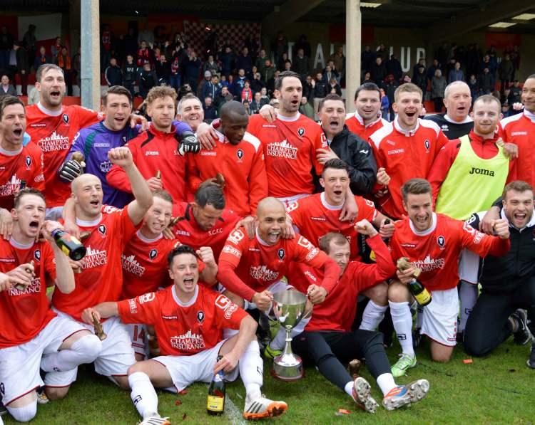 <p>ABD'li iş insanı Declan Kelly ve İngiliz yatırımcı Mervyn Davies'in de yeni dönemde eş başkanlığını yapacağı Salford City, İngiltere 4. Futbol Ligi'nde sezonu 69 puanla 8. sırada tamamladı.</p>