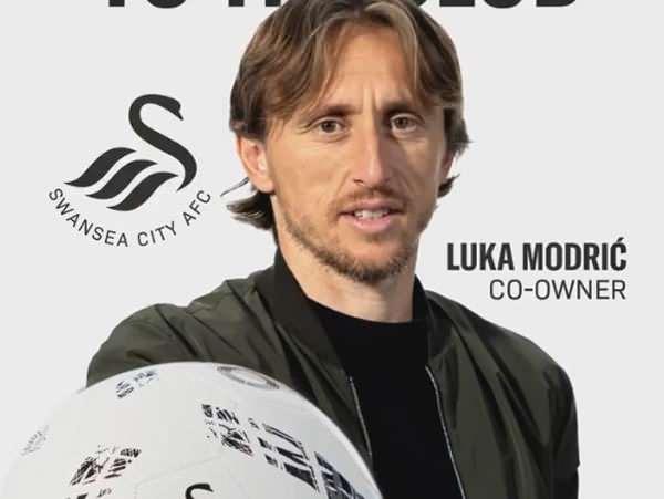 <p>Real Madrid'le sözleşmesini geçen sezon 1 yıl daha uzatan 39 yaşındaki Hırvat yıldız, amacının kulübün gelişimine katkı sağlamak ve birlikte heyecan verici bir gelecek inşa etmek olduğunu ifade etti.</p>