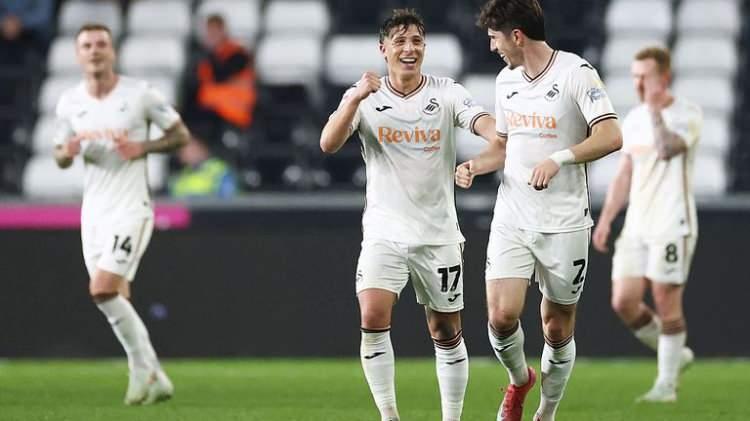 <p>Swansea City, İngiltere 2. Futbol Ligi'nde (Championship) 61 puanla 11. sırada bulunuyor.</p>