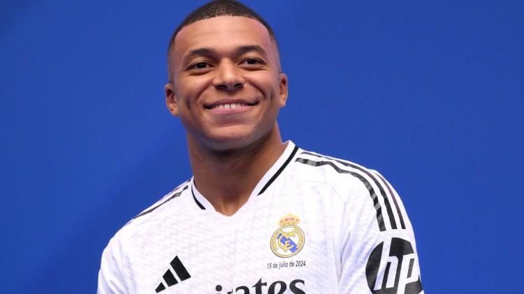 <p>Genç yaşta Fransız kulübü Caen'e ortak olmak için çeşitli teşebbüslerde bulunan Kylian Mbappe, hayallerine Temmuz 2024'de kavuştu.</p>
