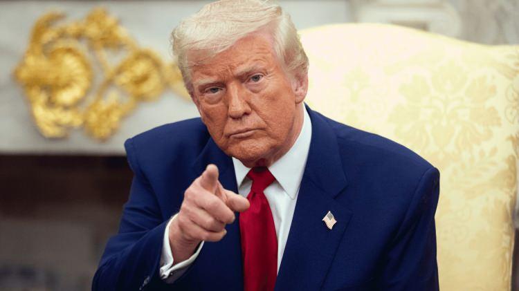 <p><span style="color:#B22222"><strong>DONALD TRUMP</strong></span></p>
<p> </p>
<p>Yaptığı son açıklamada görüşme için İstanbul'a geleceğini belirtmişti.</p>
<p> </p>
<p><strong>Ancak Putin'in görüşmeye gelmeyeceğini öğrenmesi üzerine Trump da katılmayacağını belirtti.</strong></p>