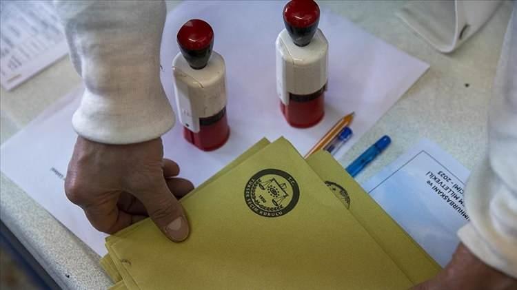 <p>Terör örgütü PKK, kendisini feshetme ve silah bırakma kararı dünyada büyük yankı uyandırırken sürecinin sokağa nasıl yansıdığı da merak konusu oldu.</p>
<p> </p>