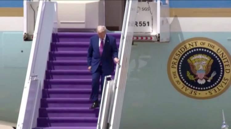 <p><span style="color:#B22222"><strong>'PATLAMAYA HAZIR BOMBA'</strong></span></p>
<p>Reuters'ın haberşne göre Veliaht Prens Muhammed bin Selman normalleşmeye açık olsa bile, konuya aşina iki Suudi kaynağına göre zamanlama çok kritik. Adeta<span style="color:#FF0000"><strong> </strong></span><span style="color:#B22222"><strong>patlamaya hazır olan bir siyasi bomba gibi.</strong></span></p>
<p>Görüşmenin Gazze savaşı sonlanmadan, Filistin devleti olmaya giden güvenilir bir yol haritası ortaya koymadan yapılması bazı riskler taşıyor.</p>
<p>Gazze'de normalleşme kamuoyunun öfkesini alevlendirme ve El Kaide, İslam Devleti ve Husiler gibi bölgedeki saldırıları meşrulaştırmak için İsrail-Filistin çatışmasını silahlandıran grupları cesaretlendiriyor.</p>