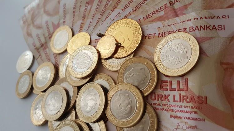 <p>Bayrama az bir süre kala, bayram ikramiyeleriyle ilgili detaylar da netleşmeye başladı. </p>

<p> </p>

<p>Emekli maaşı alan milyonlarca kişiyle birlikte dul ve yetimler, şehit yakınları, gaziler ve diğer hak sahipleri de bu ödemeden yararlanacak.</p>
