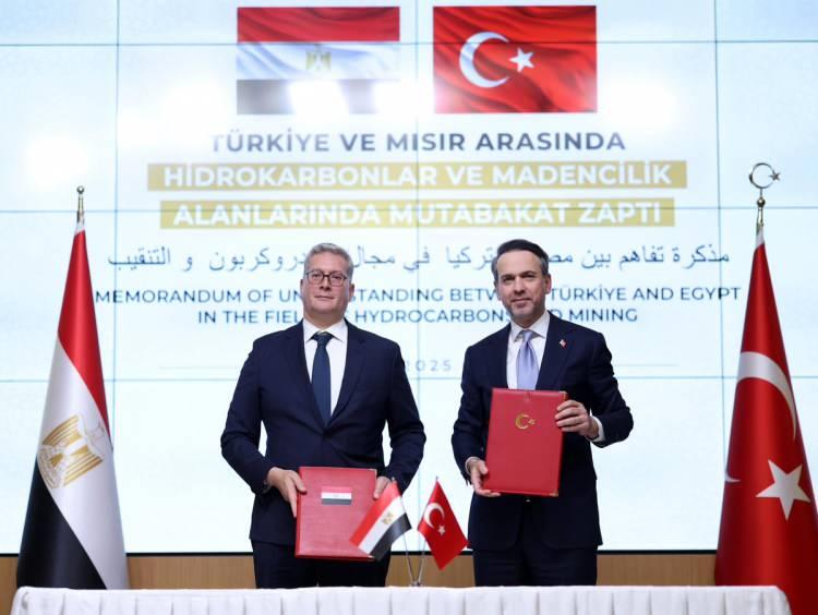 <p>Enerji Bakanı Bayraktar, Mısır'ın EGAS şirketiyle imzalanan sözleşme ile BOTAŞ'a ait Yüzer LNG Depolama ve Gazlaştırma Ünitesi'nin ilk kez yurt dışında görev yapacağını bildirdi</p>
<p></p>