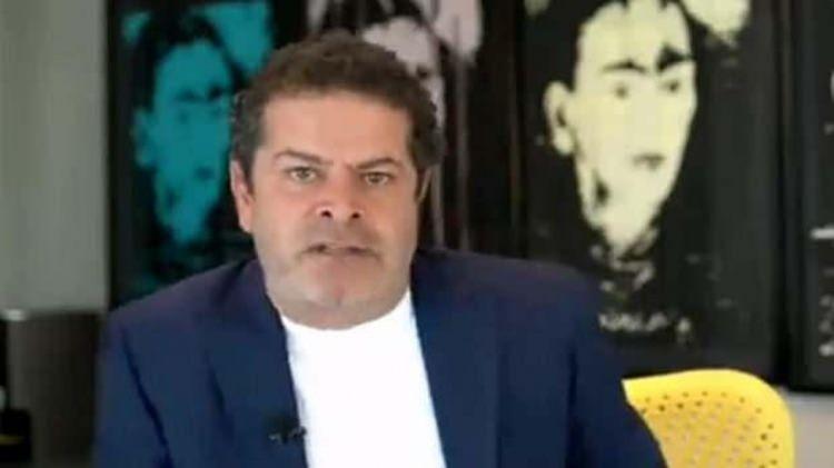 <p><strong>Cüneyt Özdemir'in açıklaması şöyle;</strong></p>
<p> </p>
<p><strong><span style="color:rgb(178, 34, 34)"><em>"Keşke eleştirdiğiniz isimlere benzemeyip karşımıza çıkma cesaretiniz olaydı da böyle ucuz laf sokuşturmalara tenezzül etmeyeydiniz!</em></span></strong></p>
<p> </p>
<p><strong><span style="color:rgb(178, 34, 34)"><em>Siz Manisa’da eczacılık yaparken ben 35 yıldır gazetecilik yapıyordum, bu gidişinizle siz yine Manisa’da eczacılık yaparken ben yine gazetecilik yapıyor olacağım.</em></span></strong></p>
<p> </p>
<p><strong><span style="color:rgb(178, 34, 34)"><em>Neden bizim yayınlara katılamıyorsunuz onu anlatsanıza?</em></span></strong></p>
<p> </p>
<p><strong><span style="color:rgb(178, 34, 34)"><em>Bakın buradan açık açık açık davet ediyorum, hodri meydan…"</em></span></strong></p>
<p> </p>