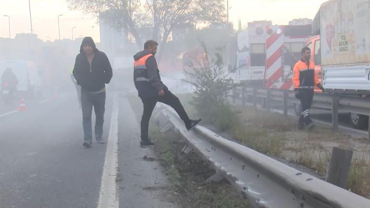 <p>Kaza nedeniyle bir şerit trafiğe kapanırken ihbar üzerine olay yerine polis ekipleri sevk edildi.</p>

<p> </p>
