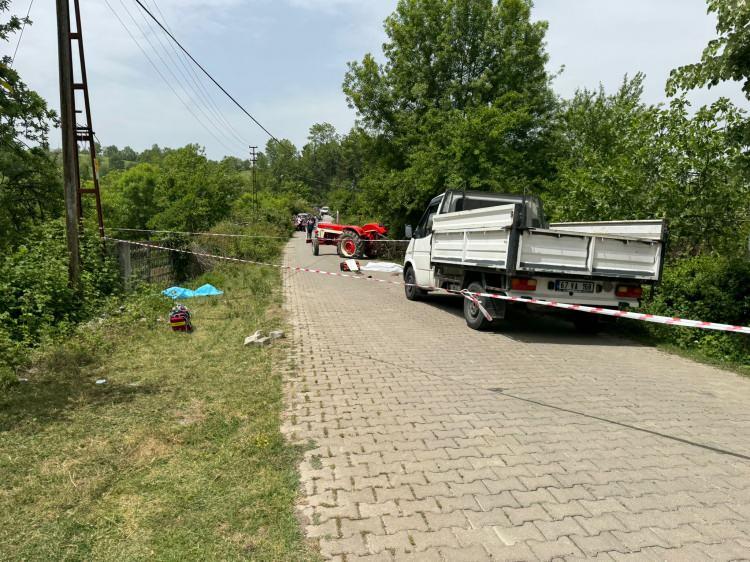 <p>Çevredekilerin ihbarıyla bölgeye sağlık ve jandarma ekibi sevk edildi. Sağlık ekibinin kontrolünde, Abdullah Demirci ve eşi Havva Demirci’nin hayatını kaybettiği belirlendi. Çiftin oğulları Erhan Demirci ise ağır yaralı olarak Bartın Devlet Hastanesi’ne kaldırıldı. </p>