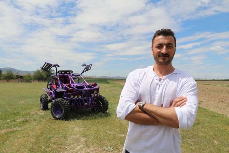 <p>Eskişehir’de yaşayan <strong>Fatih Erdoğan (43), </strong>izlediği bir filmden etkilenip 13 ayda 900 bin TL’ye arazi canavarı yaptı. Aracın temiz işçiliğini gören bir daha bakıyor. </p>
