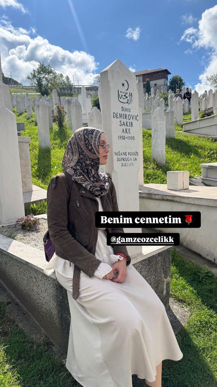 <p><span style="color:#800000"><strong>"BENİM CENNETİM"</strong></span></p>
<p><span style="color:#000000">Anneler gününde eşi Gamze Özçelik'in fotoğrafını <em><strong>"Benim cennetim"</strong></em> notuyla paylaşan Strik'e, sevenlerinden çok sayıda yorum ve beğeni geldi.</span></p>
<p> </p>
