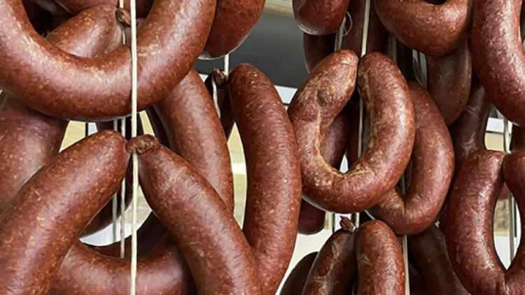 <p>- MERKİL DENİZ ÜRÜNLERİ GIDA İÇECEK TİCARET tarafından üretilen Afyon Gürkasap marka dana sucuklarında kanatlı eti tespit edildi.</p>
<p> </p>