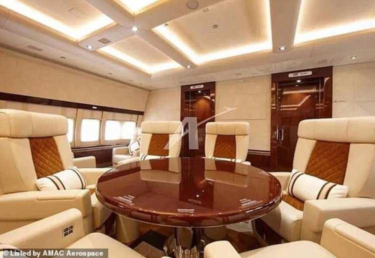 <p>Business Jet Traveler'a göre uçak dünyanın en lüks uçaklarından biri olarak değerlendiriliyor.</p>

<p>Ünlü Fransız iç mimarlık firması Alberto Pinto Cabinet tarafından dekore edilen uçağın içi , süslü süitler, kamaralar, dinlenme salonları ve yemek odalarıyla dolu.</p>

<p>Uçaktaki  hemen hemen her odada lüks halılar, deri koltuklar ve altın rengi mobilyalar bulunuyor.</p>
