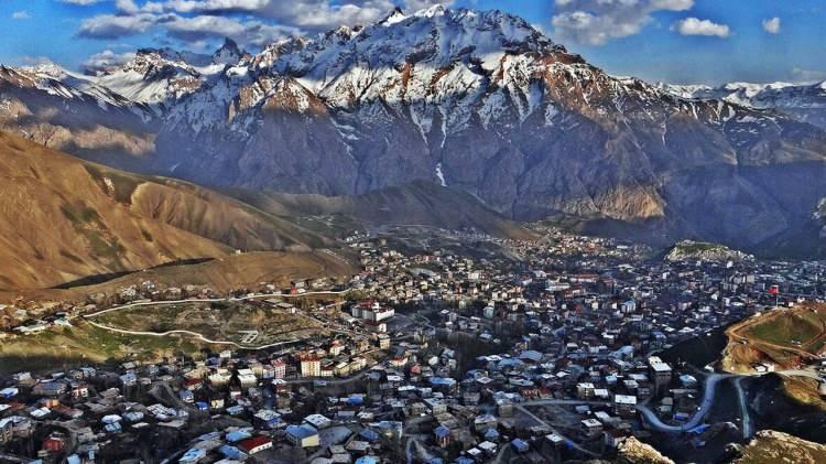 <p>2024 itibarıyla Hakkari yüzde 20.8 ile Türkiye'nin en yüksek genç nüfusa sahip ili oldu.</p>