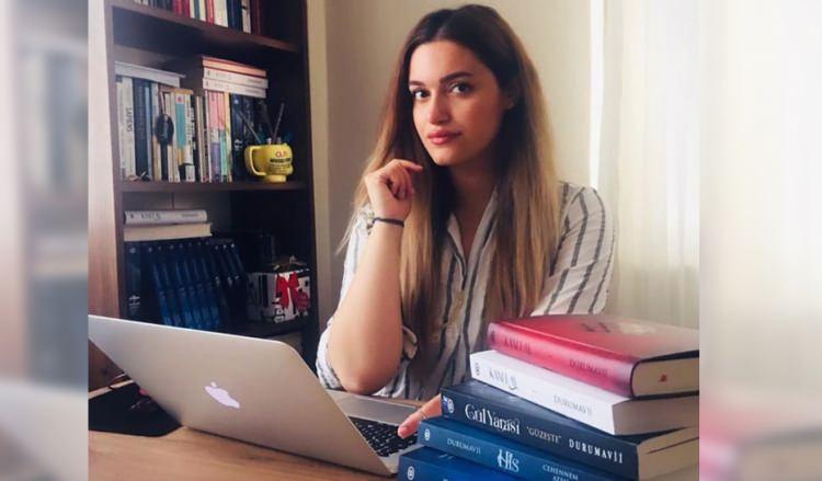 <p><span style="color:#800000"><strong>YAZARI A&Ccedil;IKLAMA YAPTI</strong></span></p>

<p><span style="color:#000000">Wattpad adlı uygulamada "Durumavii" kullanıcı adıyla kendi i&ccedil;eriklerini yayınlayan&nbsp;Sedef K&ouml;&ccedil;kar, dizinin daha &ouml;nce yazdığı ve yayınladığı&nbsp;&ldquo;Ateşten K&uuml;le&rdquo; adlı eseriyle benzerlikler taşıdığını iddia etti.</span><strong>​</strong></p>
