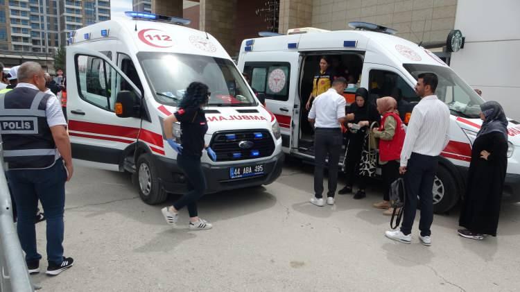 <p>Yaralı, çevredeki vatandaşların yardımıyla köpeğin elinden kurtarıldı.</p>

<p> </p>
