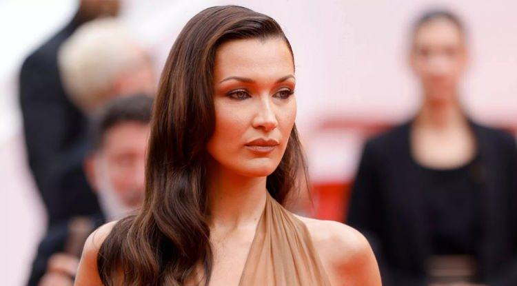 <p><em><strong>Dünyanın en güzel kadınlarından biri olan Filistin asıllı Amerikalı manken Bella Hadid, işi gereği her gün güzelliğini öne çıkarmak zorunda olmasına ilişkin samimi açıklamalarda bulundu.</strong></em></p>