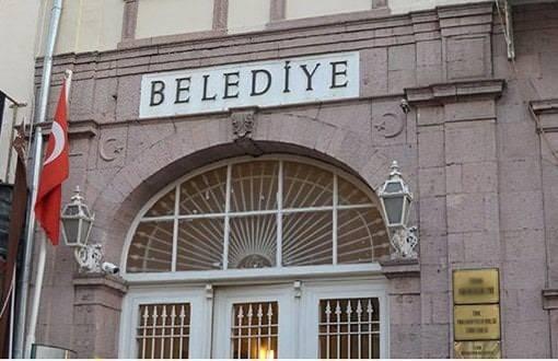 <p>Cumhurbaşkanı Erdoğan, AK Parti Grup Toplantısı'nda yaptığı konuşmada; büyükşehir, ilçe, şehir belediyeleri ve il özel idare sisteminde kapsamlı değişikliğe gidilmesini önerdi.</p>