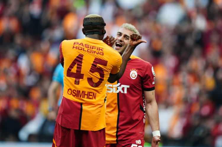 <p>Geri kalan bölümde başka gol olmayınca hakem Ali Şansalan'ın son düdüğüyle birlikte Galatasaray, Süper Lig tarihindeki 25'inci şampiyonluğunu ilan etmiş oldu. Bu bir açıdan, logonun üzerine eklenecek 5. yıldız anlamına geliyor.</p>
