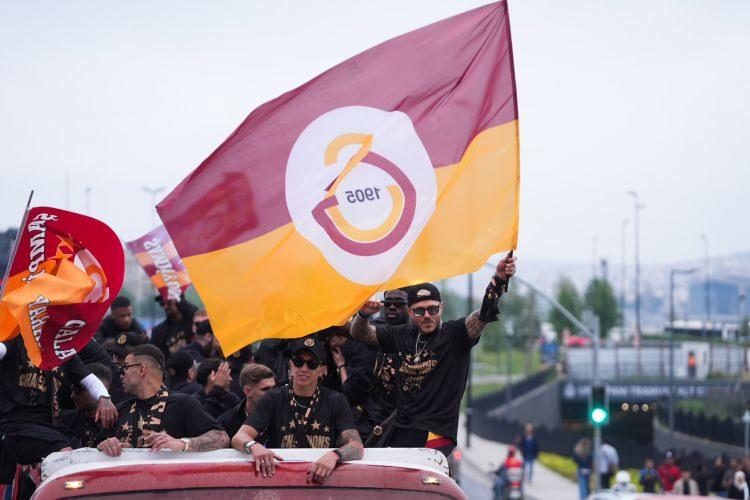 <p>Ligde bitime 2 hafta kala şampiyonluğu garantileyen sarı-kırmızılı ekip, kutlamalarını "Galatasaray Champions Fest" adıyla iki güne yaydı.</p>
