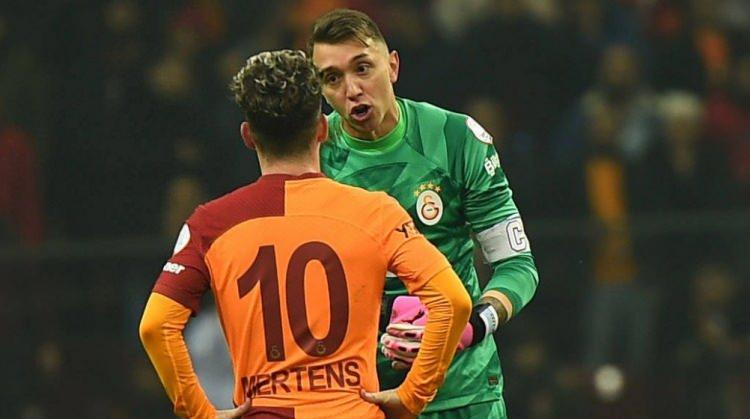 <p>Galatasaray’ın iki önemli ismi, Fernando Muslera ve Dries Mertens için Başakşehir maçı sonrası özel bir veda töreni düzenlenecek.</p>