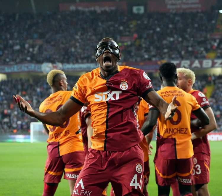 <p>OSİMHEN GALATASARAY'A YAKIN DEĞİL</p>