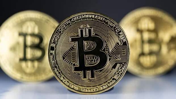 <p><strong>ELİMİZDEKİ PARAYLA BITCOİN Mİ, ALTIN MI ALALIM?</strong></p>
<p>Bitcoin’de 104.000 dolar direncinin test edildiğini belirten ve yakın zamanda olabilecek bir sonraki hedefin 109.000 dolar seviyesi olduğunu söyleyen Memiş, Bitcoin'in aşağıda daha önce 85.500 ve 77.000 dolar seviyelerinden alım yapılma zamanı olduğunu ve yılın ilk çeyreğinde altın çok iyi performans gösterse de ikinci çeyrekte avantajın Bitcoin’de olduğunu söyledi.</p>