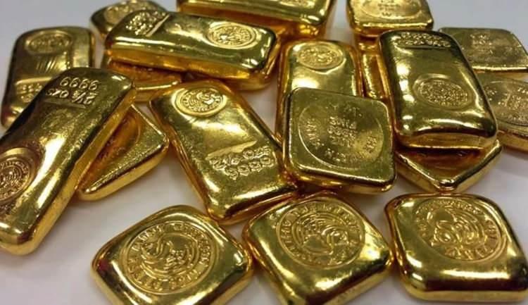 <p>Gram altın Perşembe günü 3968 TL’ye çekildi. Sabah saatlerinde 3985 TL’den alım fırsatı oluştu. Gram altın yatırımcısını uyaran Memiş, "Haftayı gram altın serbest piyasada 4111 TL seviyesinden kapattı. 4000 TL’nin altı yine alım fırsatı olarak değerlendirilebilir. Yılın ikinci yarısında yükseliş beklentisi sürüyor. Kısa vadede 4500 TL (gram altın) ve 3500 dolar (ons altın) hedeflerimiz var.</p>