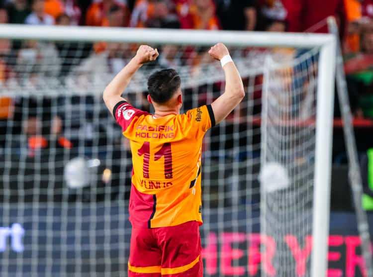 <p>Galatasaray, genç futbolcusuyla 4 yıllık yeni sözleşme için anlaşma sağladı.</p>