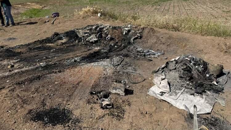 <p>Diyarbakır'da baba ve oğlunun yanmış cesetlerinin bulunduğu kamyonetten 200 bin TL'lik para mevzusu çıktı. </p>
<p>Korkunç cinayeti işleyen şahıs, suçunu itiraf ederken, cinayetin 200 bin TL'lik alacak meselesi yüzünden olduğu ortaya çıktı. </p>