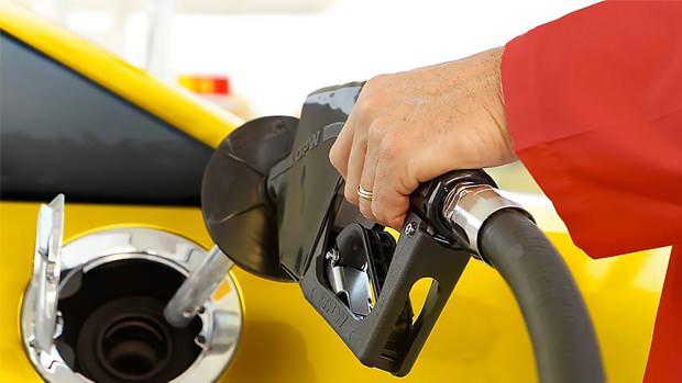 <p>20 Mayıs Salı günü akaryakıt fiyatlarına zam gelip gelmeyeceği, araç sahiplerinin merak ettiği konular arasında yer alıyor. Döviz kurlarındaki hareketlilik, Brent petrol fiyatlarındaki dalgalanmalar ve ÖTV düzenlemeleri, akaryakıt fiyatlarının değişken olmasına neden oluyor.</p>
<p> </p>
<p> </p>